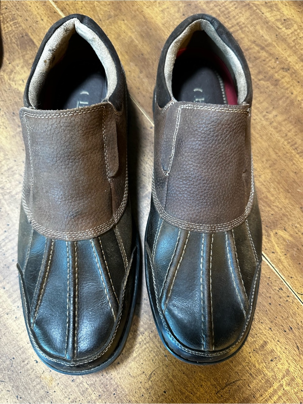 Chaps Men's Brown and Dark Brown Slip-On Loafers